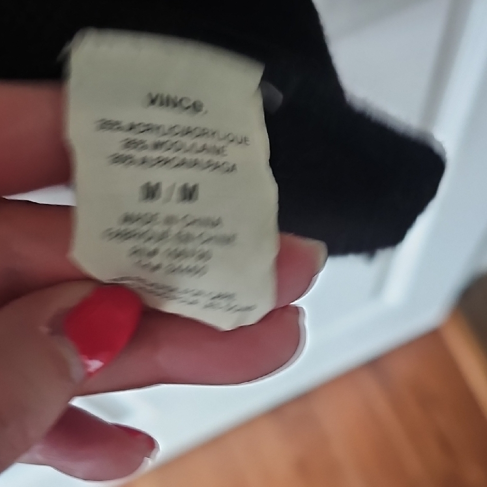 Elegant Vince Black Women's Wool Sweater - Picture 3 of 5